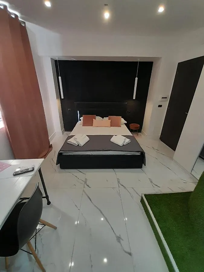 Апарт-отель Tiffany & Babylon Luxury Stay Неаполь