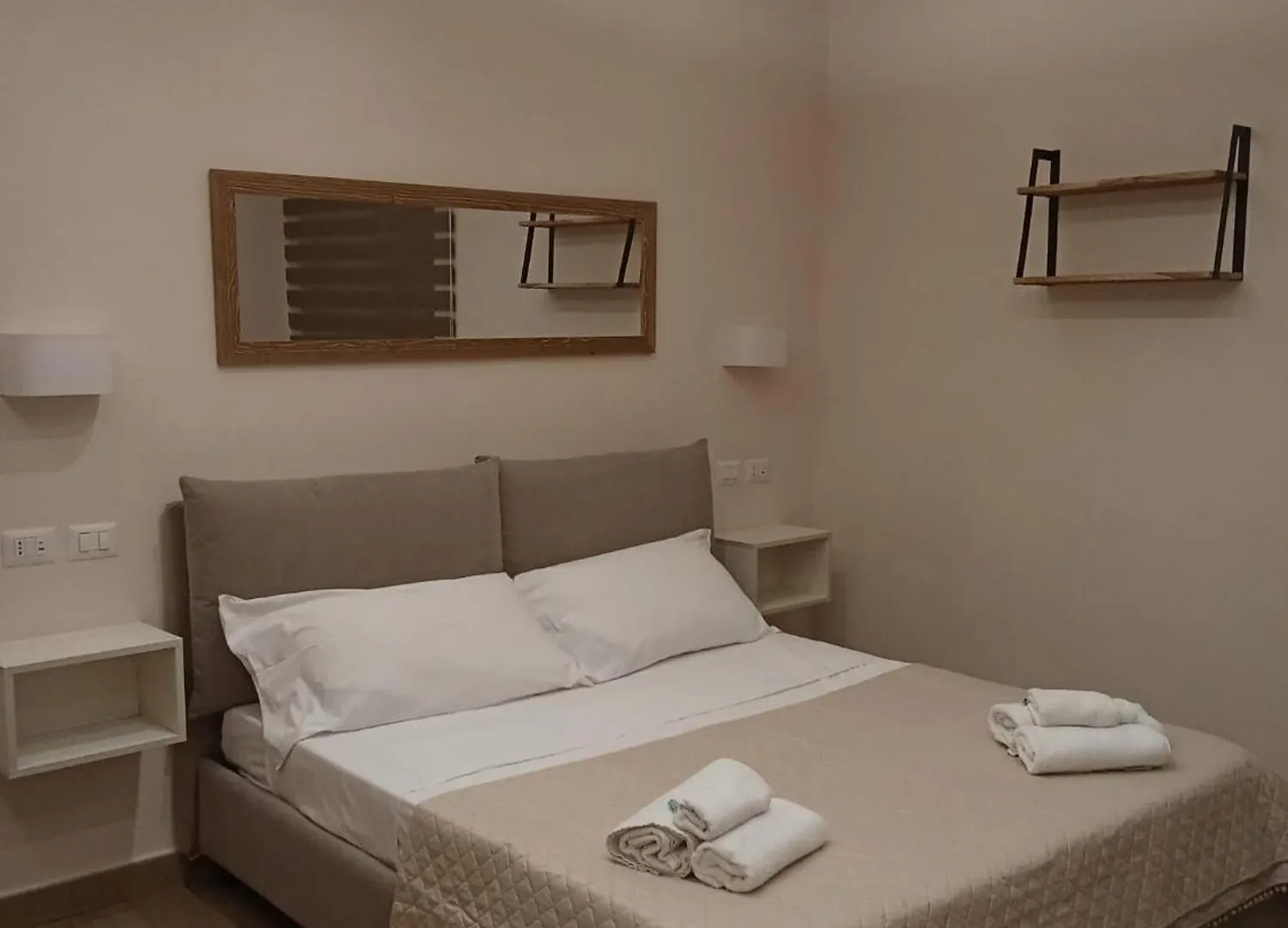 ***** Апарт-отель Tiffany & Babylon Luxury Stay Неаполь Италия