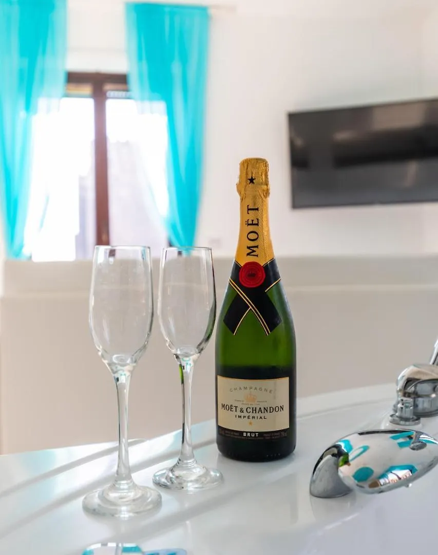 ***** Апарт-отель Tiffany & Babylon Luxury Stay Неаполь Италия